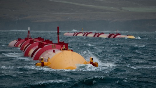Stroje navržené společností Pelamis Wave Power se zkoušejí v testovací oblasti Billia Croo Evropského centra pro mořskou energii (EMEC) na Orknejích ve Skotsku.