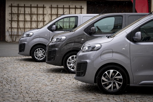 auto elektromobily Peugeot e-Traveller a e-Expert, Citroen ë-SpaceTourer a ë-Jumpy a Opel Zaﬁra-e Life a Vivaro-e