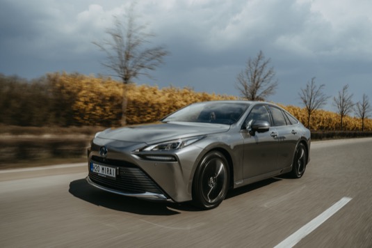 Vodíkové auto Toyota Mirai je nově v prodeji také v České republice.