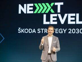 ŠKODA AUTO si pro následující dekádu stanovila novou strategii dalšího rozvoje, nazvanou NEXT LEVEL - ŠKODA STRATEGY 2030, jejímž cílem je úspěšný rozvoj v oblasti internacionalizace, elektrifikace a digitalizace.