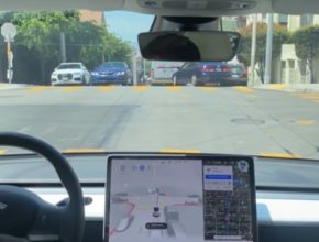 auto Tesla Model 3 elektromobil FSD Beta v9 řízení robotické