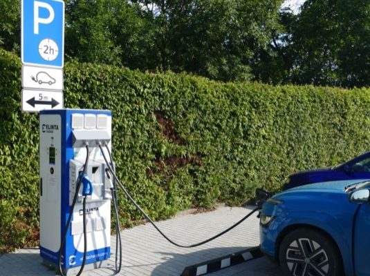 Nabíjení elektromobilu v zahraničí není taková hrůza, jak je mnohde zmiňováno.