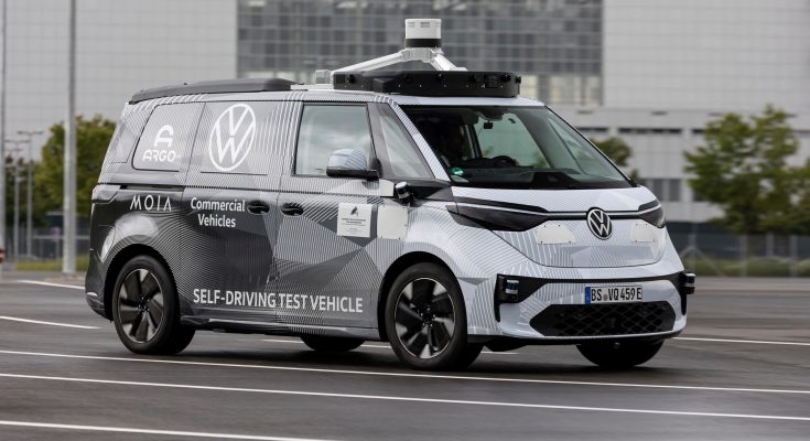 Volkswagen ID Buzz AD1 elektromobil robotické auto taxi