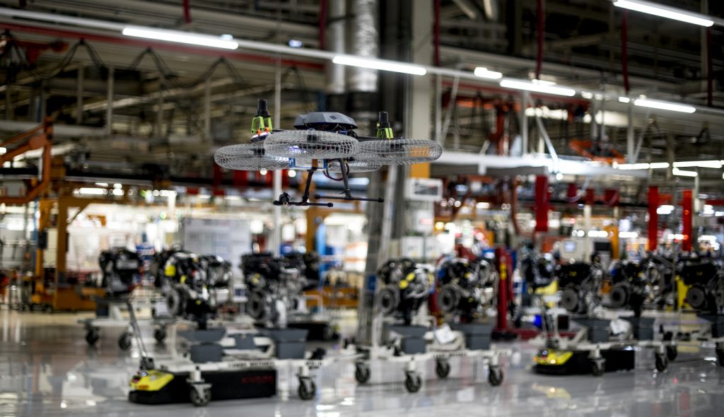 SEAT S.A. a Eurecat pracují na inovativním projektu, který využívá drony k autonomní přepravě dílů na montážní linku