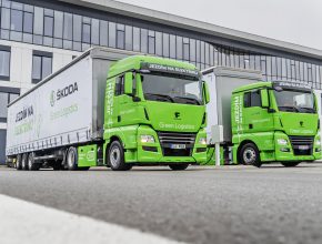 Škoda Auto v rámci logistiky dále rozšiřuje svůj ekologický vozový park a testuje v Mladé Boleslavi dva tahače s elektrickým pohonem. foto: Škoda Auto