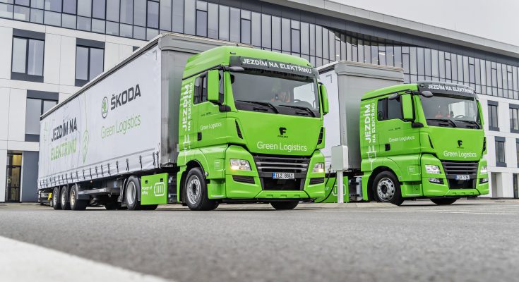 Škoda Auto v rámci logistiky dále rozšiřuje svůj ekologický vozový park a testuje v Mladé Boleslavi dva tahače s elektrickým pohonem. foto: Škoda Auto