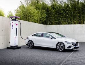 Také jednoduchá matematika může pomáhat vyvracet mýty o elektromobilitě. foto: Daimler