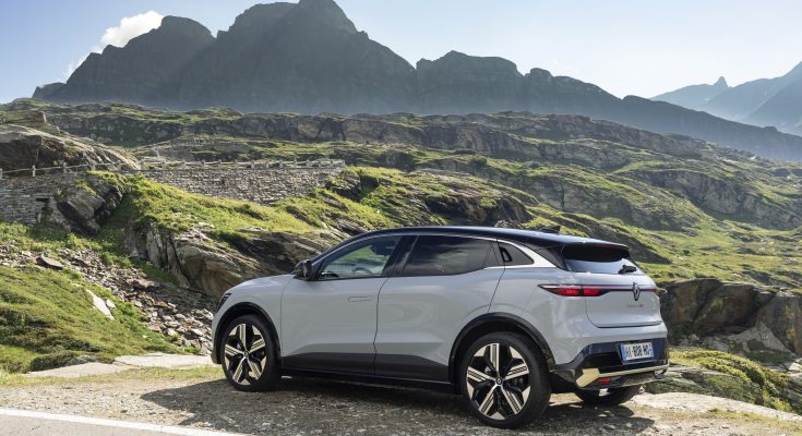 Elektromobil Renault Megane E-tech se naživo představil také na veletrhu e-Salon 2021. foto: Renault