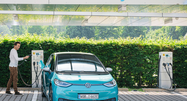 Všechny velké automobilky dnes souběžně pracují na infrastrukturních projektech nabíjecích stanic pro elektromobily. foto: Volkswagen