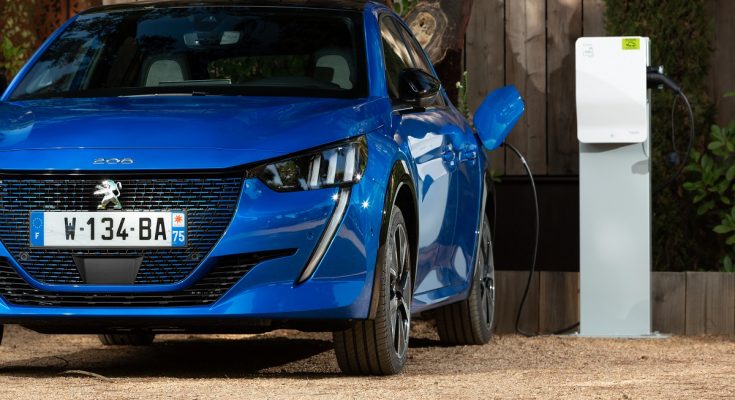 Elektromobil Peugeot e-208 se v Česku prodává za cenu od 810 000 Kč. foto: Peugeot