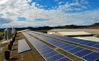 Solární elektrárna na střeše. foto: SSI Energy