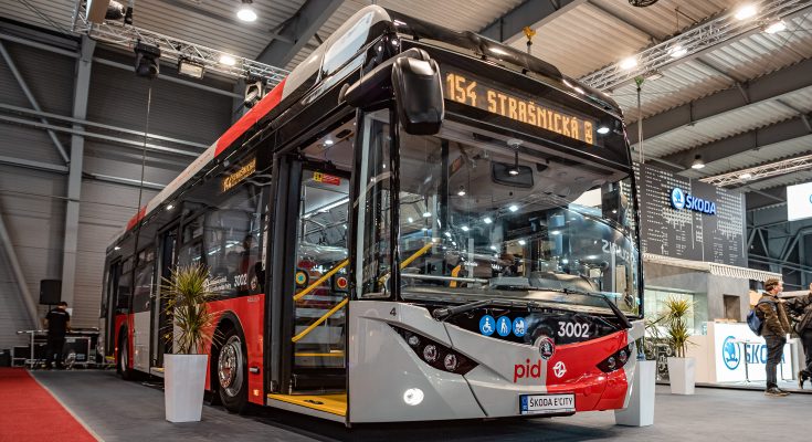 Co se týká výroby kolových vozidel pro hromadnou dopravu, je skupina Škoda Transportation jedním z největších evropských výrobců trolejbusů. Za dobu existence trolejbusové výroby dodala na tuzemský i zahraniční trh více než 14,5 tisíce trolejbusů. České trolejbusy jezdí ve zhruba třiceti zemích světa na třech kontinentech – v Evropě, Asii a v severní Americe. foto: Škoda Transportation, Sandra Sedlecká