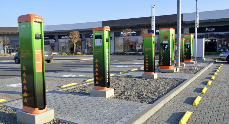 V Outlet Arena Moravia vyrostlo největší stanoviště nabíječek elektromobilů na Moravě. foto: ČEZ