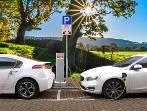 Hybridy a elektromobily jsou čím dál tím populárnější. foto: Pixabay
