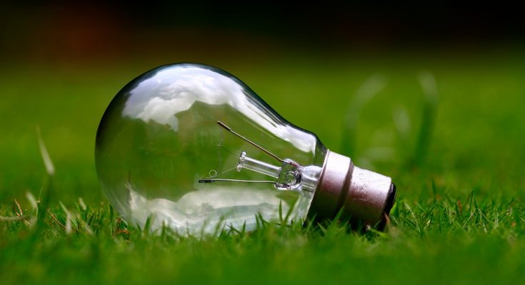 v souvislosti s aktuálním dynamickým vývojem na energetickém trhu připravila advokátka Anna Francová z naší kanceláře Frank Bold Advokáti souhrnný článek, který se zabývá tím, jak se zachovat, pokud chtějí zákazníci změnit dodavatele energie. Zabývá se tím, jak najít vhodného dodavatele, co je vhodné předem zvážit a co by měla obsahovat nová smlouva. Pokud je pro Vás téma aktuální, zasílám Vám článek pro publikaci v příloze. foto: