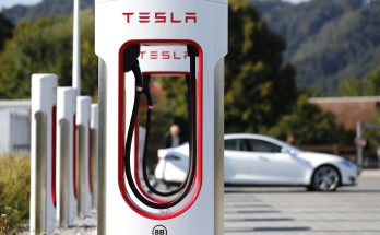Nabíjecí stanice Tesla Supercharger.
