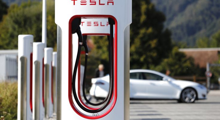 Nabíjecí stanice Tesla Supercharger.