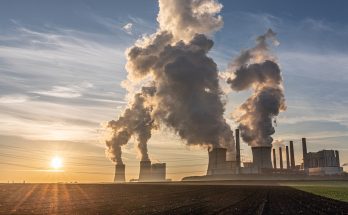 Hnědouhelná elektrárna. Takových v Evropě do roku 2030 mnoho nezbude. foto: catazul, licence Pixabay
