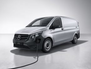 Dojezd 242-314 km, dvě délky karoserie s objemem nákladového prostoru až 6,6 m³, cena od 1 165 534 Kč bez DPH. To je nový Mercedes-Benz eVito. foto: Mercedes-Benz