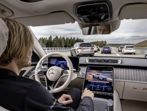 Systém autonomního řízení 3. úrovně Mercedes Drive Pilot bude nejprve dostupný na 13 000 km německých dálnic. foto: Mercedes-Benz