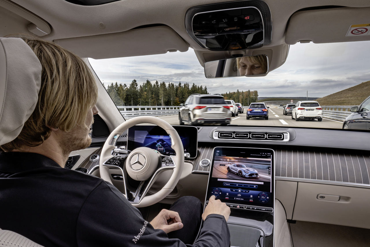 Mercedes-Benz hat eine international gültige Systemzulassung für hochautomatisiertes Fahren
