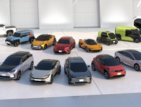 Přehlídka budoucích plně elektrických bateriových elektromobilů Toyota. Prozatím vypadají jako rendery z levné videohry, do roku 2030 se mají stát skutečností. foto: Toyota