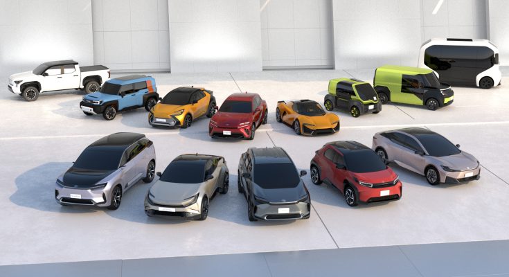 Přehlídka budoucích plně elektrických bateriových elektromobilů Toyota. Prozatím vypadají jako rendery z levné videohry, do roku 2030 se mají stát skutečností. foto: Toyota