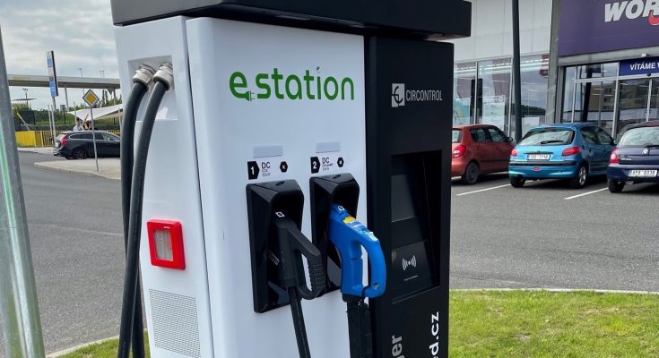 Nabíjecí stanice e-station v Příbrami. foto: e-station