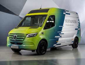 Elektrododávka Mercedes-Benz Sustaineer předvádí nové možnosti. Filtry jemného prachu na předním modulu a spodku vozu kompenzují emise o více než 50 procent. Energie ze solární střechy umožňuje zvýšení dojezdu o několik tisíc kilometrů ročně. foto: Mercedes-Benz Vans