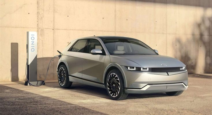 Budoucnost jsou bateriové elektromobily a Hyundai už to ví taky. Na obrázku elektromobil Hyundai Ioniq 5. foto: Hyundai