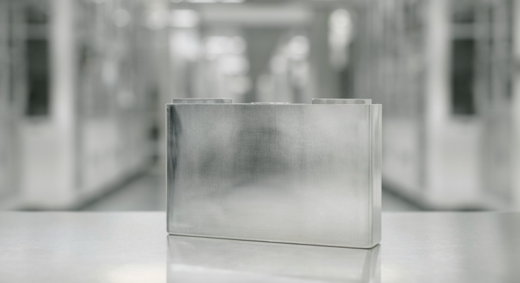 První bateriový článek, který byl kompletně navržen, vyvinut a smontován v gigafactory domácí evropskou bateriovou společností. foto: Northvolt