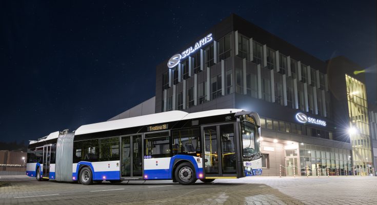 Elektrický trolejový autobus Solaris Trollino 18s. Všechny elektrobusy budou vybaveny LED osvětlením, klimatizací a videokamerovým sledovacím systémem. foto: Solaris