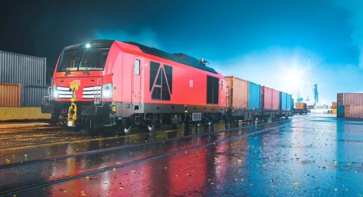Nejnovější dvouzdrojové lokomotivy Vectron Dual Mode umožňují jet i poslední míli na elektřinu. foto: Siemens Mobility