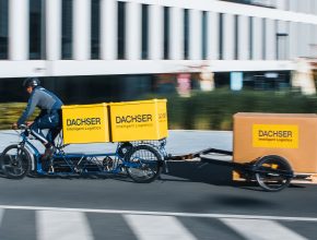 Rodinná společnost DACHSER se sídlem v německém Kemptenu je předním poskytovatelem logistických služeb v Evropě. Dachser poskytuje komplexní přepravní logistiku, skladování a individuální zákaznické služby.