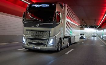 Společnost Volvo Trucks poskytuje kompletní přepravní řešení pro náročné zákazníky. Součástí její nabídky je široká škála vozidel pro městskou, regionální, dálkovou, ale i těžkou nákladní přepravu. Zákazníci mohou využít globální sítě obchodních zastoupení čítající 2 200 servisních středisek sídlících ve více než 130 zemích. Nákladní vozidla Volvo se vyrábí ve 13 zemích. V roce 2021 se celosvětově prodalo přibližně 123 000 nákladních vozidel Volvo.