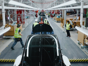 Zdá se, že výroba elektromobilů Tesla Model Y v evropské Gigatovárně Berlín Grunheide je po všech stránkách připravena. Chybí už jen úřední temply. foto: Tesla