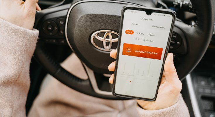 Vozy Toyota teď umí i to, co už většina ostatních aut zvládá řadu let. foto: Toyota