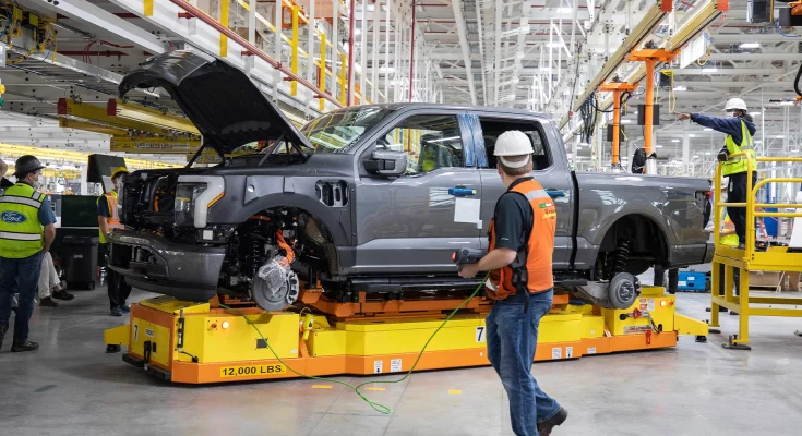 Výroba elektromobilů Ford F-150 Lightning, pravých, plně elektrických pick-up trucků. foto: Ford