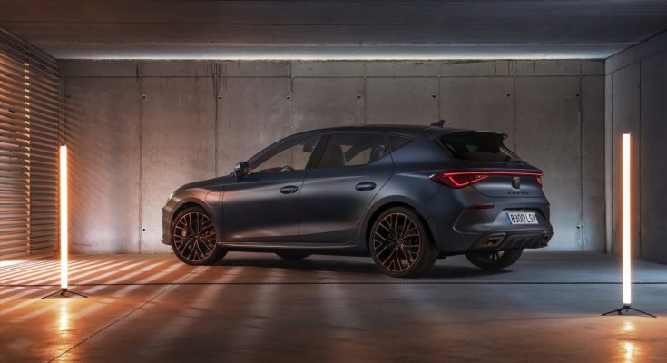 Plug-in hybridní verze Cupra Leon e-Hybrid lze nakonfigurovat s novou exkluzivní výbavou VZ CUP.