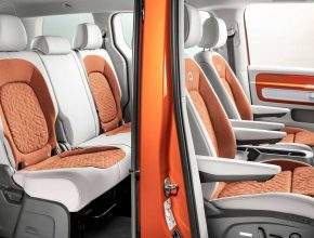 Vnitřní prostor elektromobilu - elektrické dodávky - Volkswagen ID. Buzz zaujme barevnými detaily a reliéfy. foto: Volkswagen