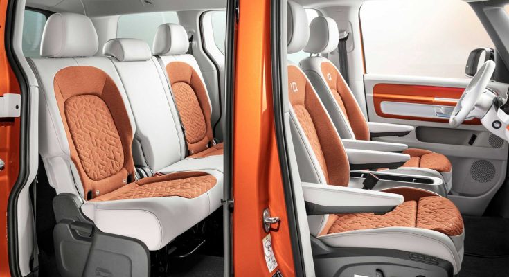 Vnitřní prostor elektromobilu - elektrické dodávky - Volkswagen ID. Buzz zaujme barevnými detaily a reliéfy. foto: Volkswagen