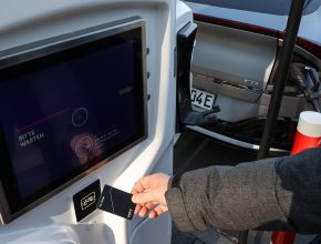 Kia Charge doplňuje tuzemskou Kia EV Power Card umožňující přístup k dvěma třetinám českých dobíjecích stanic