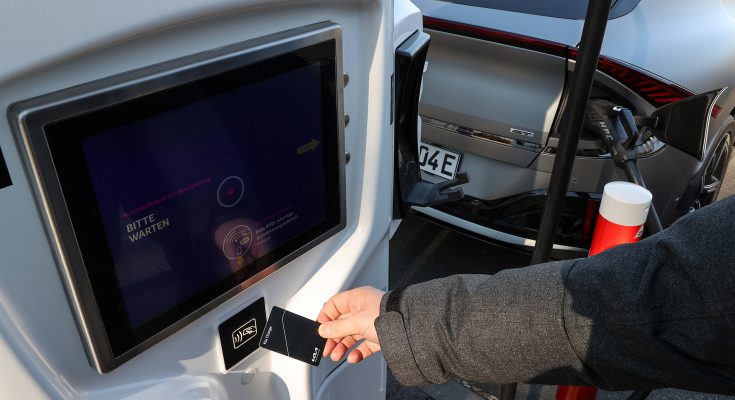 Kia Charge doplňuje tuzemskou Kia EV Power Card umožňující přístup k dvěma třetinám českých dobíjecích stanic
