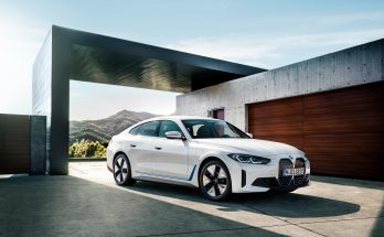 Elektromobil BMW i4 je vybaven baterií o kapacitě 83,9 kWh (celkem, 80,7 kWh využitelných). Cena elektromobilu BMW i4 v Česku začíná na 1 453 400 Kč. foto: BMW