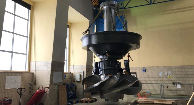 Turbínový blok při transportu do šachty soustrojí. foto: ČEZ