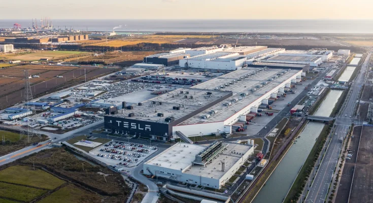 Tesla Gigafactory Šanghaj už dnes vyrábí kolem 450 000 elektromobilů ročně. Brzy vedle ní vyroste druhá gigatovárna s podobnou kapacitou. foto: Tesla