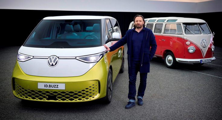 Jozef Kabaň, šéfdesignér značky Volkswagen, u ID. Buzz a T1.