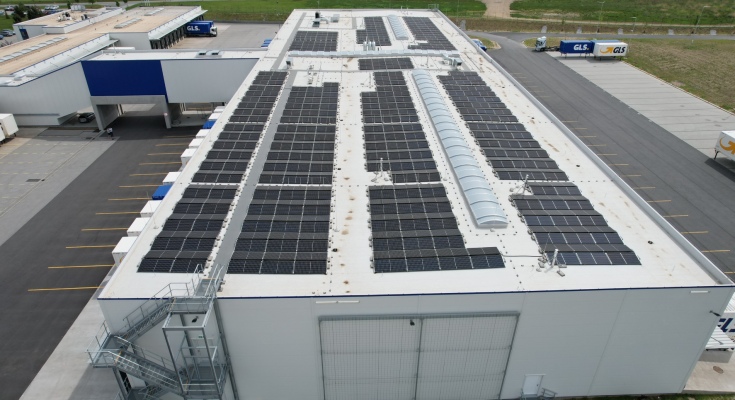 Solární elektrárna na střeše logistické haly GLS v Jihlavě. foto: GLS
