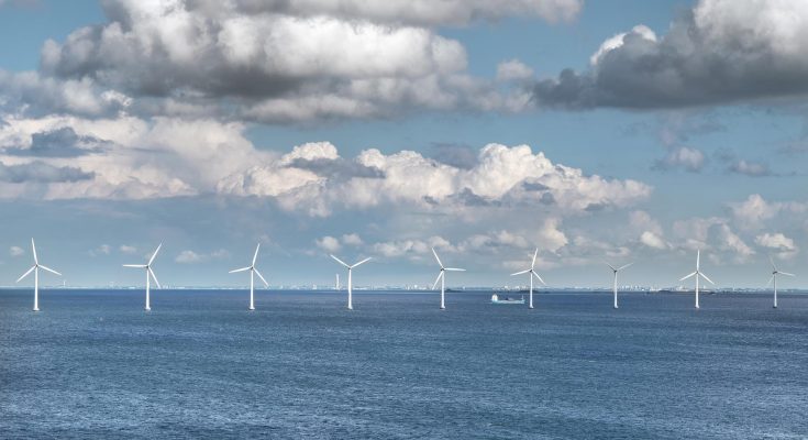 Čtyři země se zavázaly, že během následujících 28 let vybudují v Severní moři 150 GW větrných elektráren. Evropská komise chce mít v pobřežních vodách Evropy celkem 300 GW. foto: ELG21