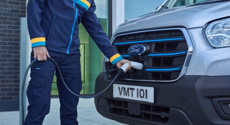 Služba Ford Pro Charging je vhodná pro vozové parky všech velikostí i značek. Díky integraci s dalšími řešeními Ford Pro přispívá ke zvýšení produktivity a zlepšení zákaznického komfortu